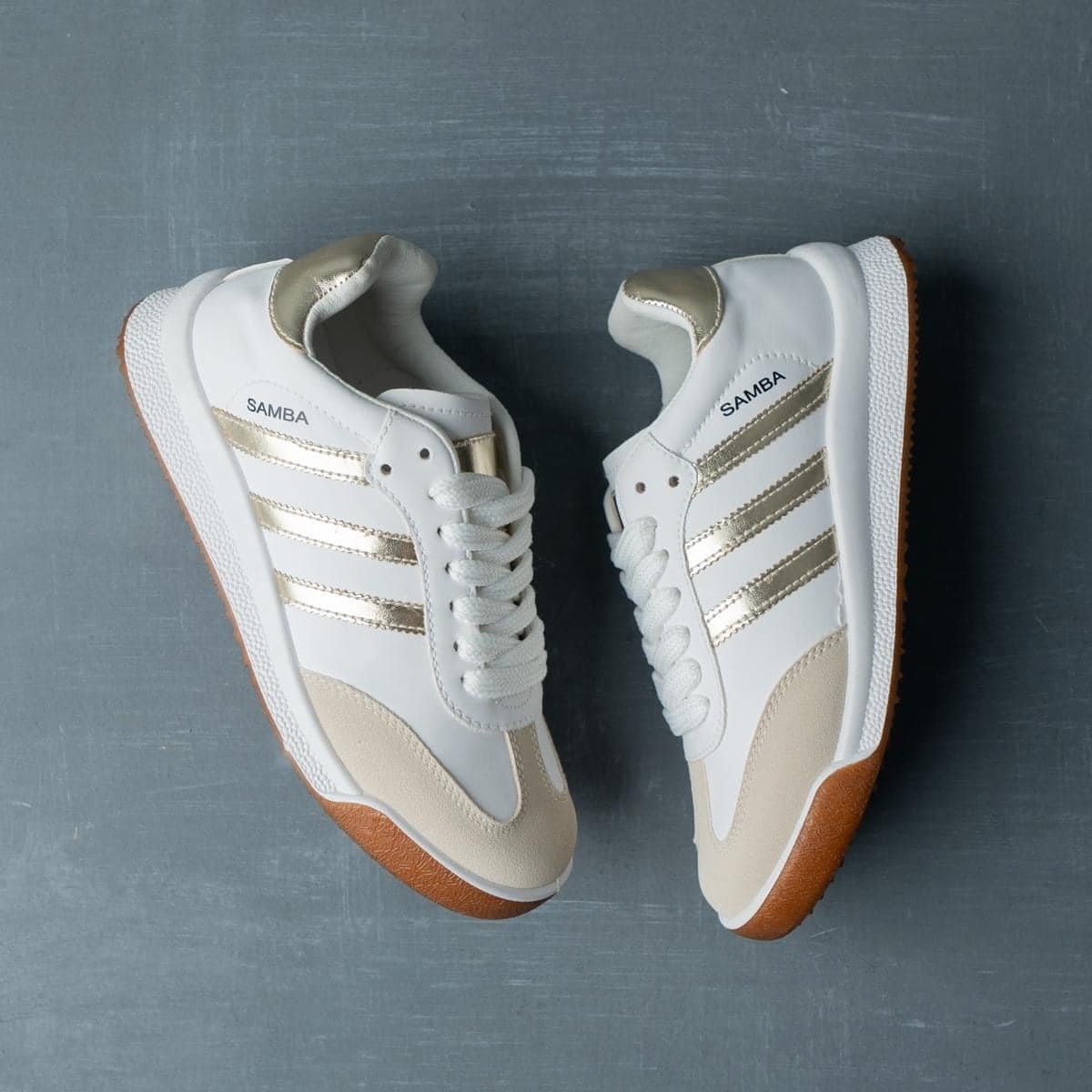 Retro Runner Sneakers - Gold