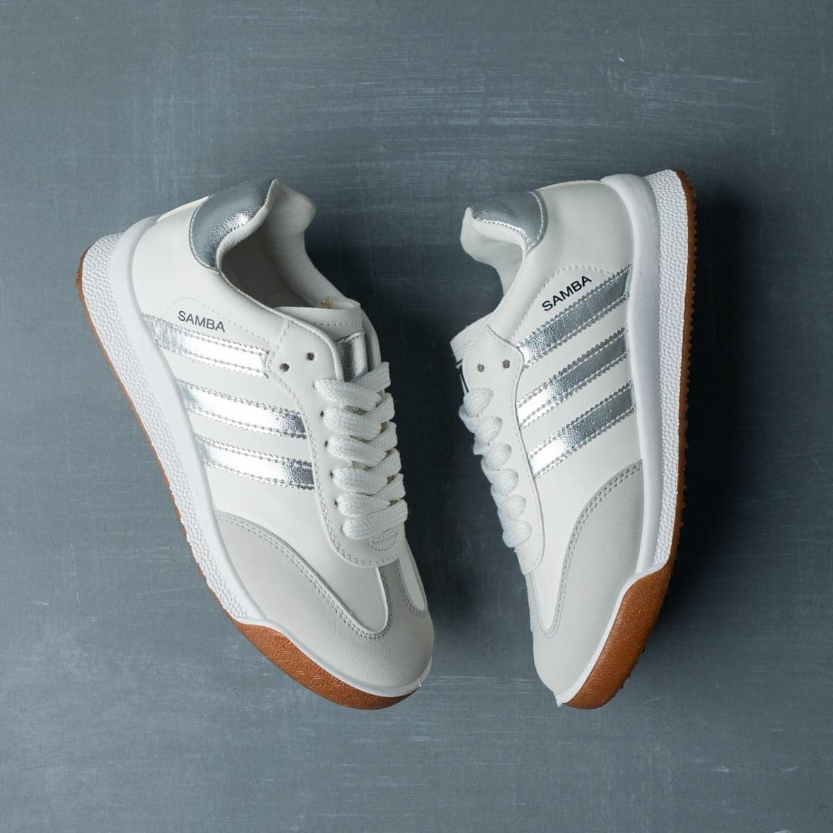 Retro Runner Sneakers - Silver