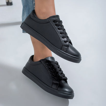 Pure Elegance Sneakers | Black