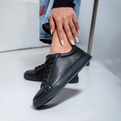 Pure Elegance Sneakers | Black