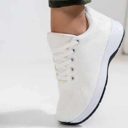 Trend Trek Light Wight Sneakers | White