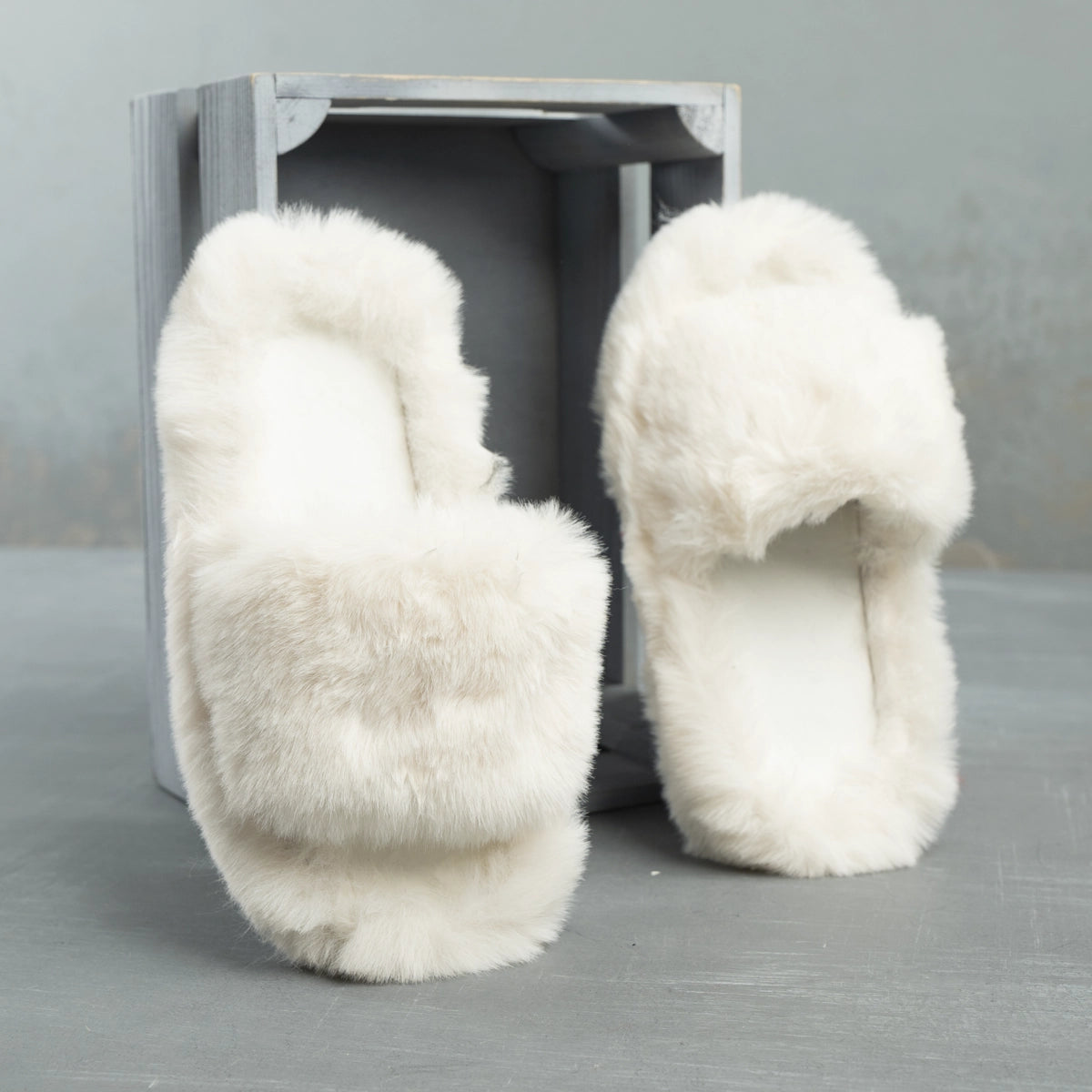 Fluffy Furry women's Slippers | White